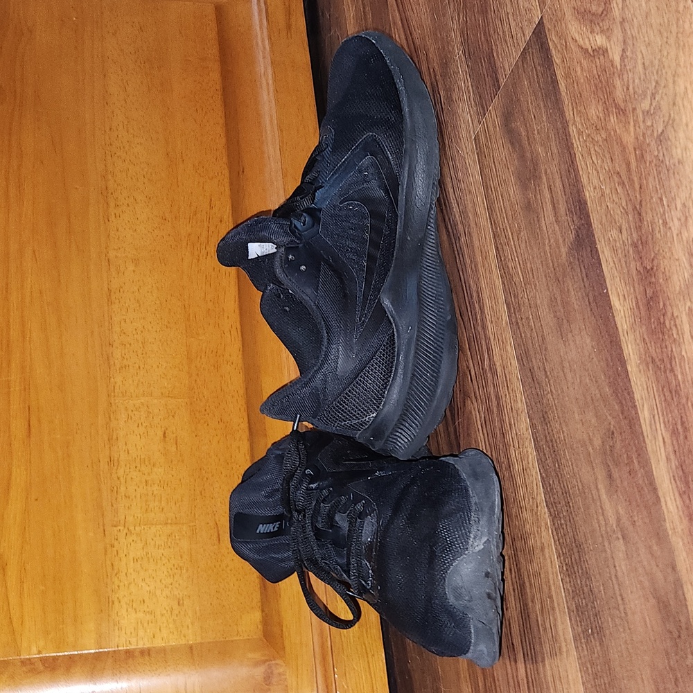 Men's Nike shoes size 9